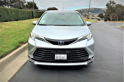 2021 Sienna XLE Front