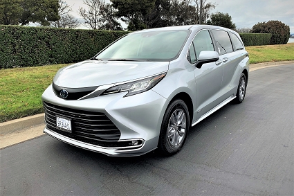 2021 Sienna XLE Left Front